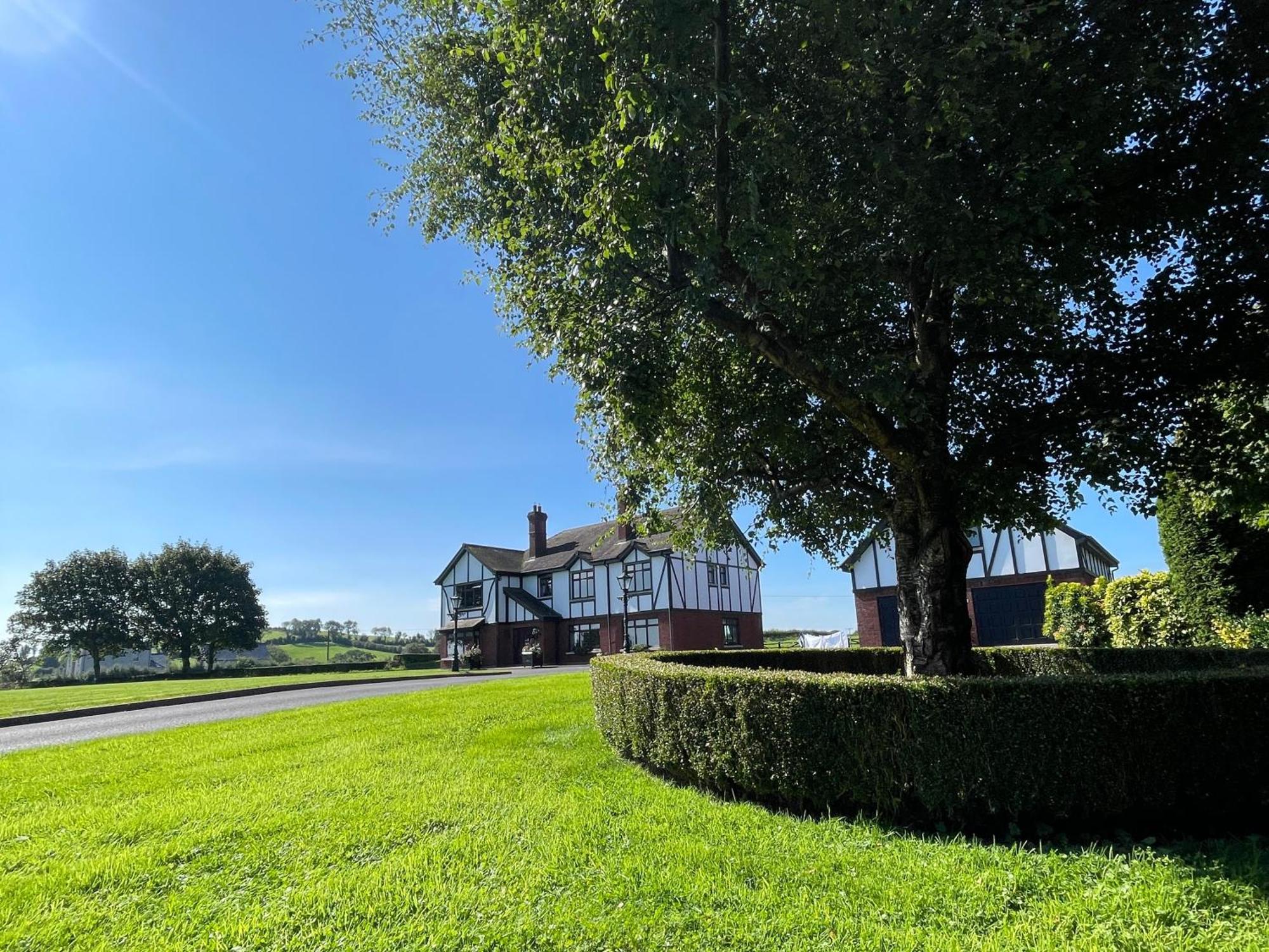Greenfields Country House Latton Exterior photo