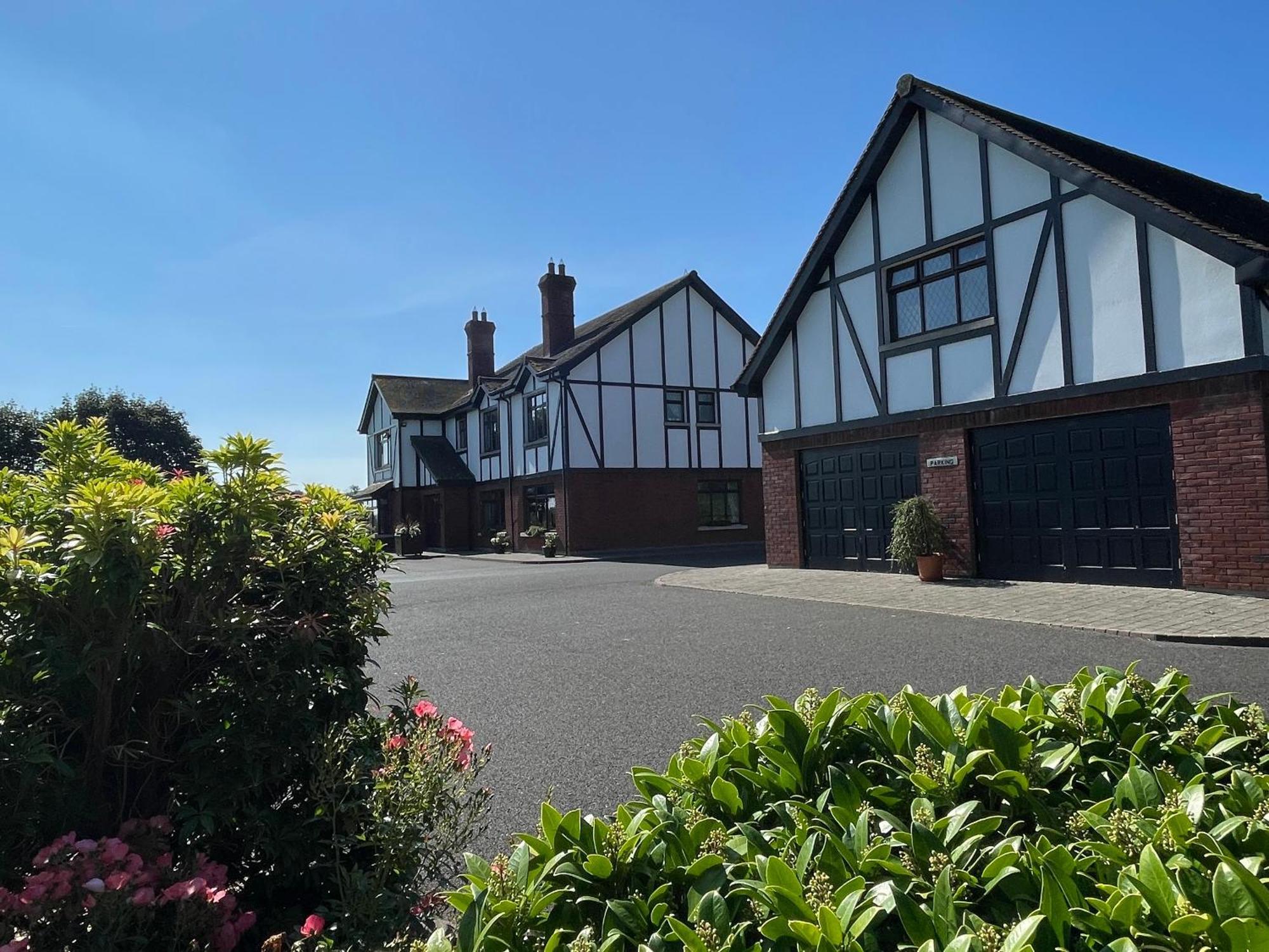 Greenfields Country House Latton Exterior photo